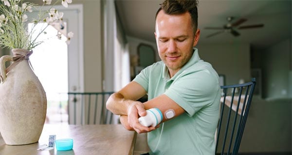 Man using Simplera CGM