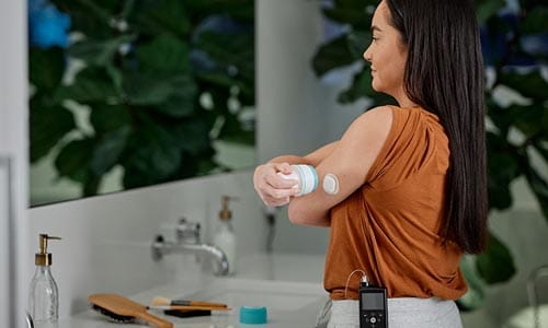 Woman using Simplera Sync